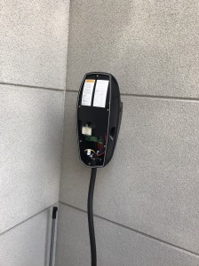 電気自動車充電器